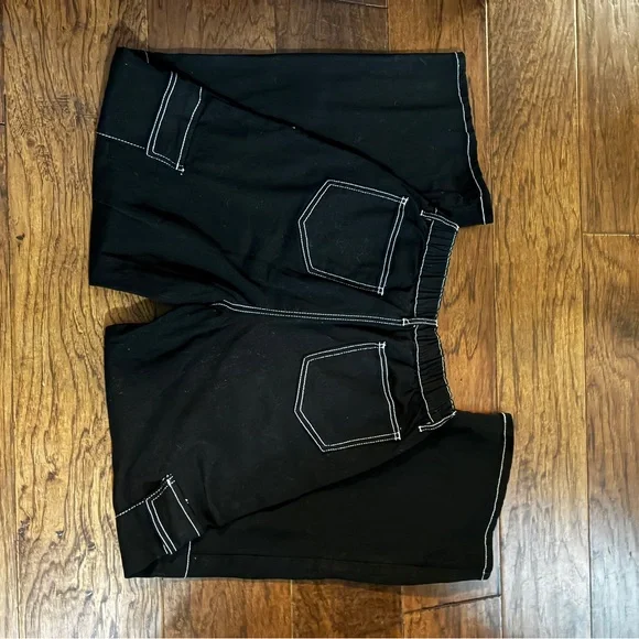 Forever 21 Women's Wide Leg Black Cargo with White Stitching -  Medium EUC Y2K - Picture 2 of 5